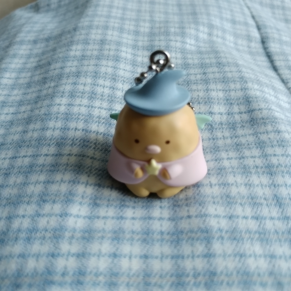 San-X Sumikko Gurashi Wizard Tonkatsu vinyl charm